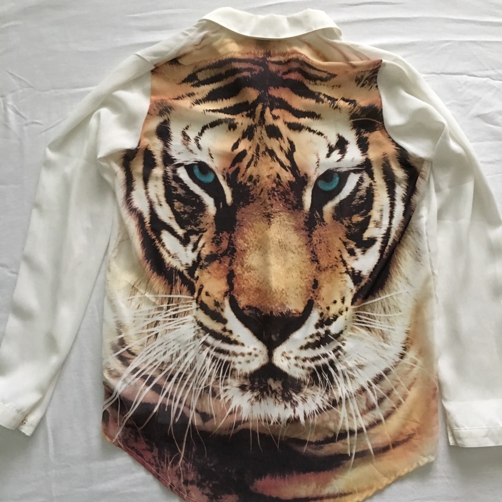 Graphic tiger button down skirt